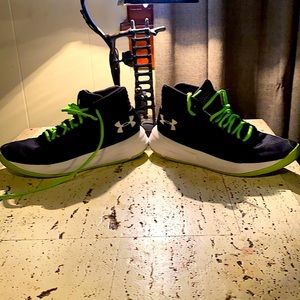 Boys' Grade School UA Torch Mid Basketball Shoes